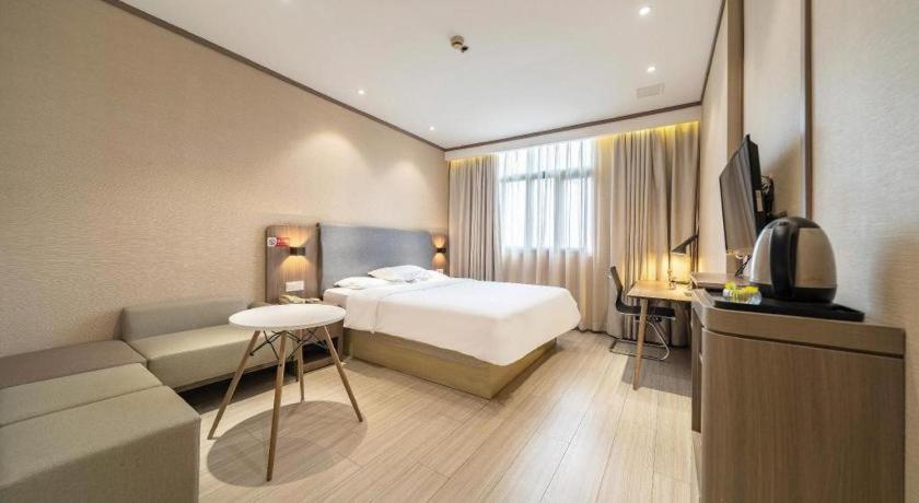 Hotel Hanting Qingpu Caoying Road Metro Station